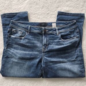BUCKLE BLACK CAPRI* DENIM* SIZE 36 NWOT